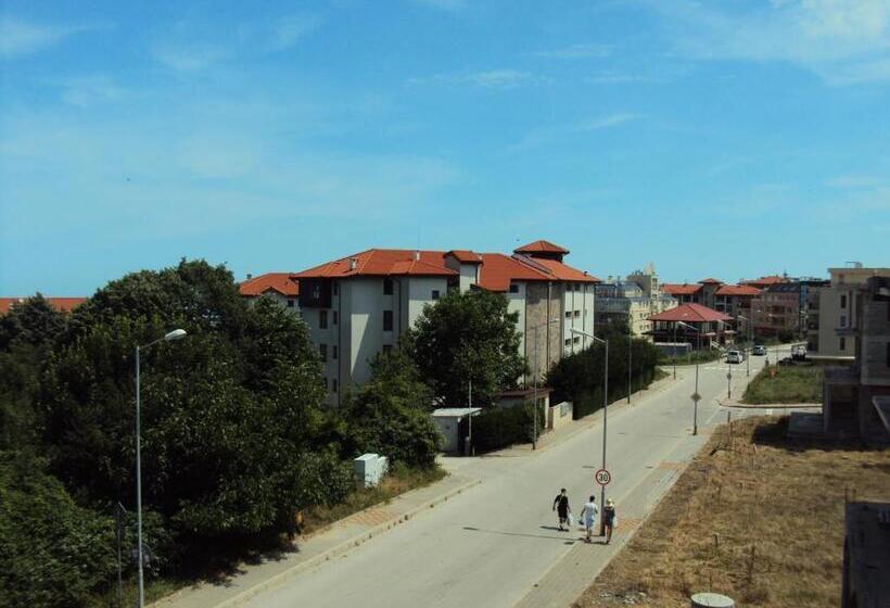 景色の見えるスタンダード4人部屋, Amfora Guest House