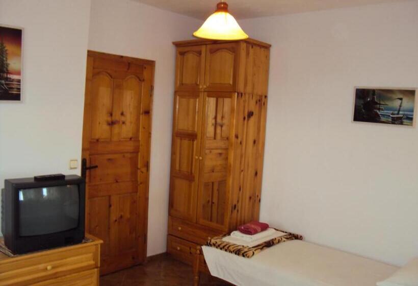 景色の見えるスタンダード4人部屋, Amfora Guest House