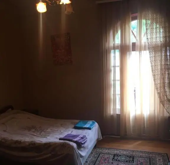 Sviitti Vuoristonäkymä, Areguni Guest House