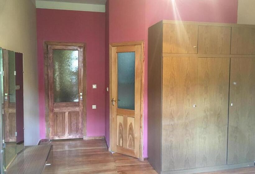 جناح مطلّ علي الجبل, Areguni Guest House