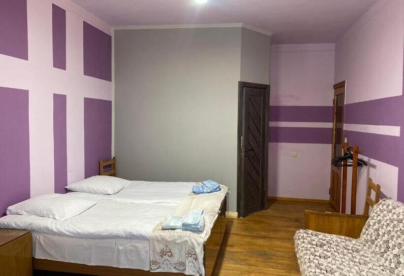 غرفة قياسية رباعية, Areguni Guest House