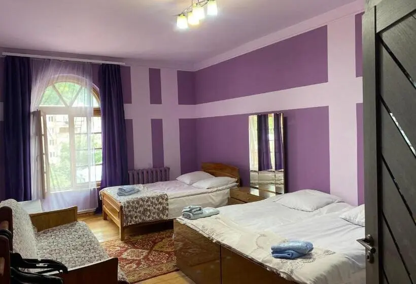 Standard Neljän Hengen Huone, Areguni Guest House