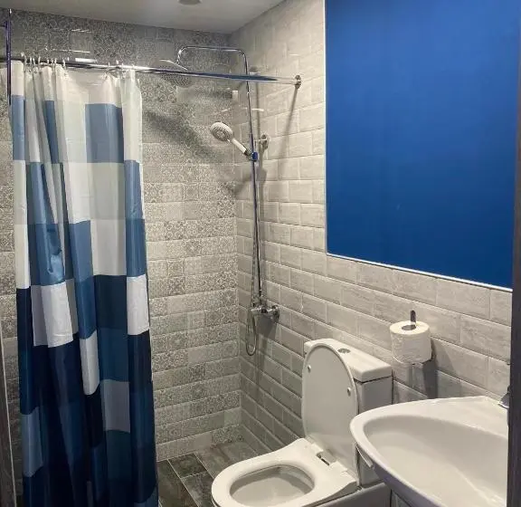 Standard Neljän Hengen Huone, Areguni Guest House