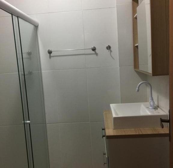 四人豪华间, Black Point Beach Club