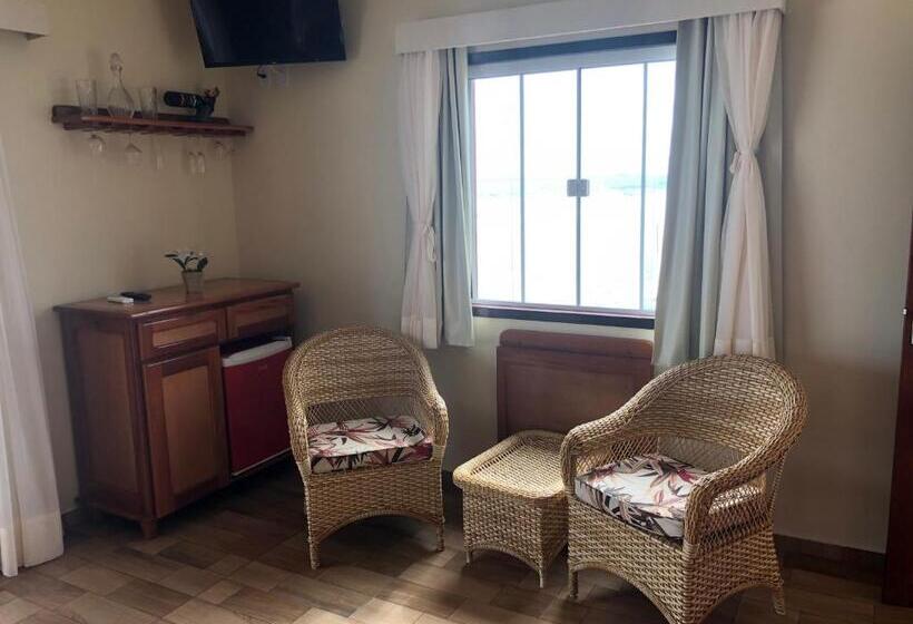 带按摩浴盆的套房, Black Point Beach Club