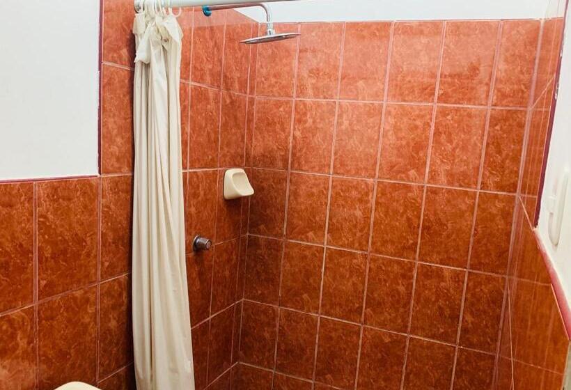 Chambre Standard Individuelle, Hospedaje Marbis