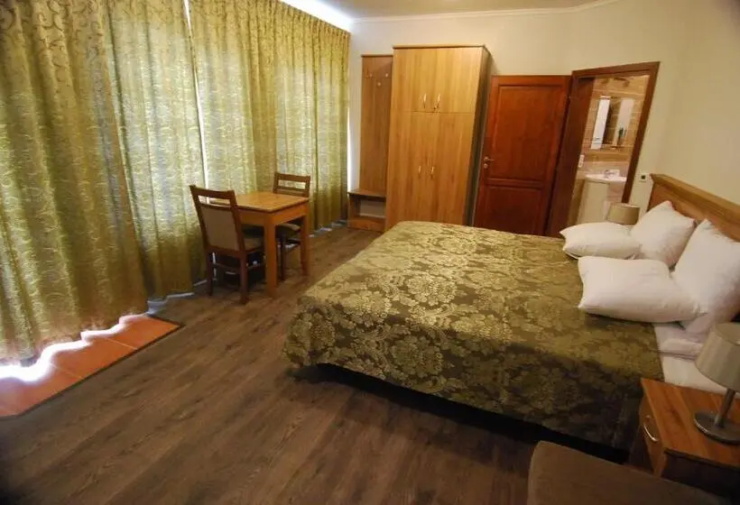 スタンダードトリプルルーム, Ivanek Guest House