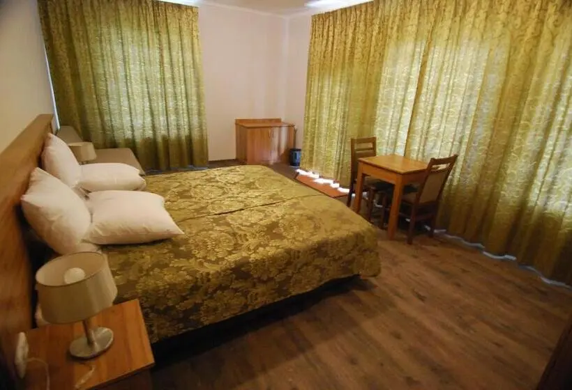 スタンダードトリプルルーム, Ivanek Guest House