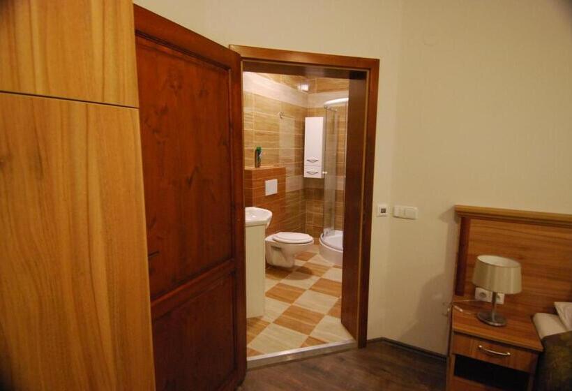 스탠다드 트리플 룸, Ivanek Guest House