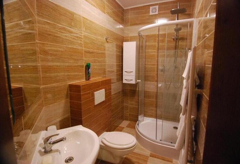 스탠다드 트리플 룸, Ivanek Guest House