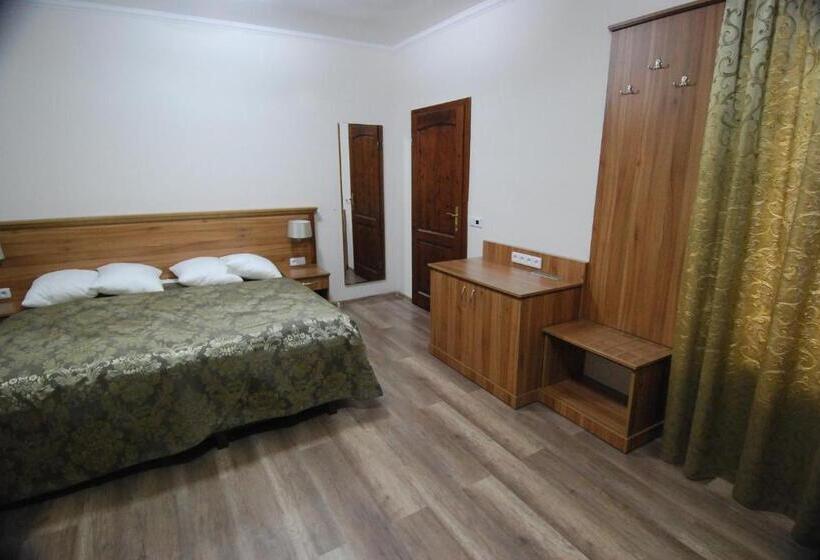 스탠다드 트리플 룸, Ivanek Guest House