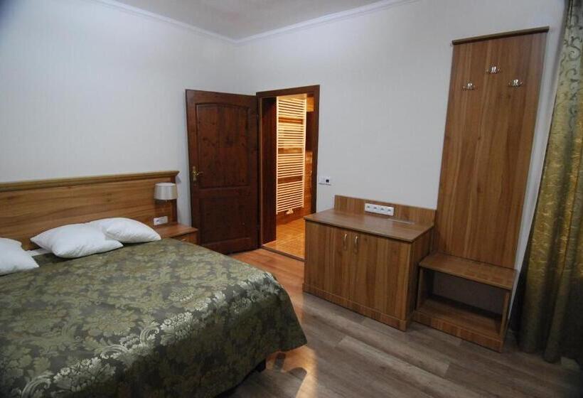스탠다드 트리플 룸, Ivanek Guest House