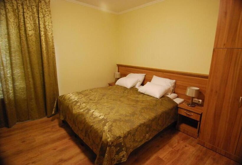 패밀리 룸, Ivanek Guest House