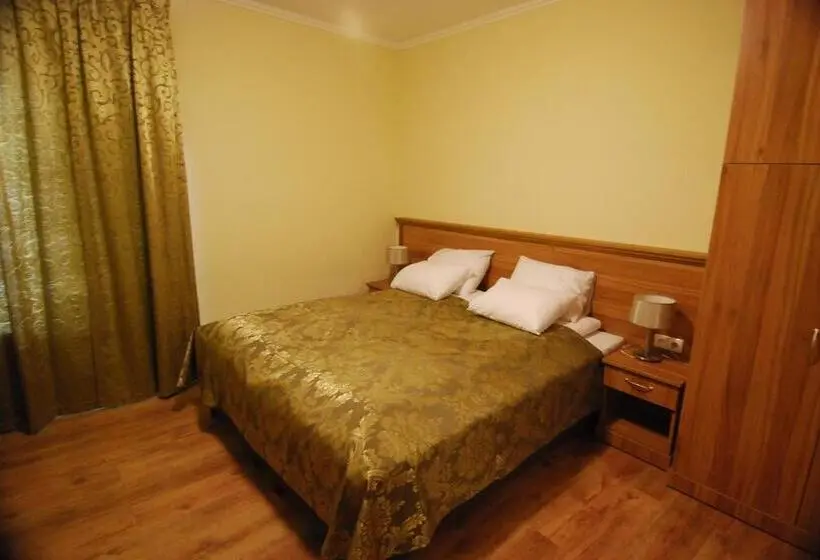 ファミリールーム, Ivanek Guest House