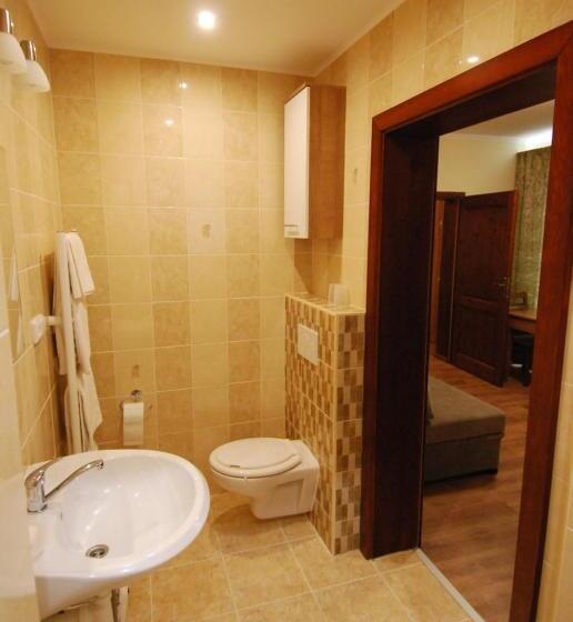 패밀리 룸, Ivanek Guest House