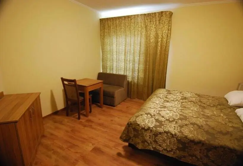 ファミリールーム, Ivanek Guest House