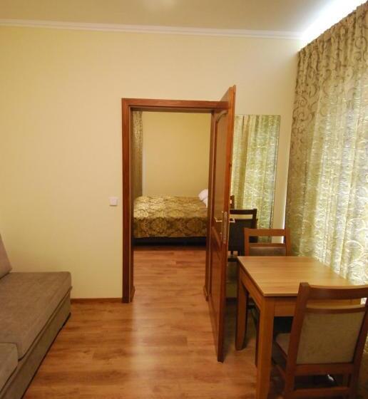 패밀리 룸, Ivanek Guest House