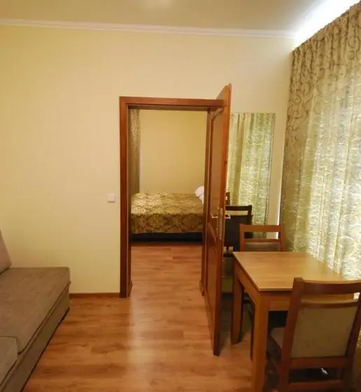 ファミリールーム, Ivanek Guest House