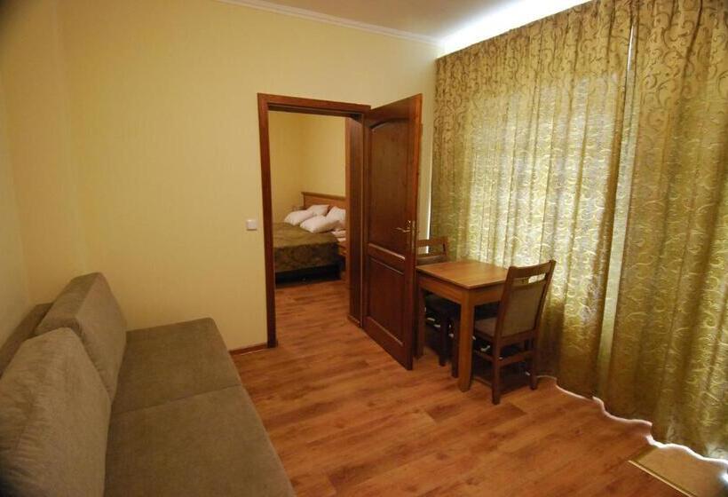 패밀리 룸, Ivanek Guest House