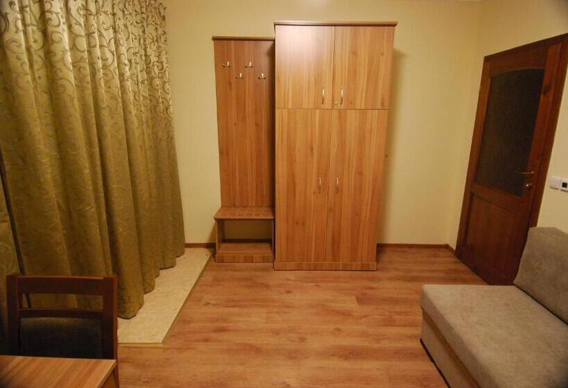 패밀리 룸, Ivanek Guest House