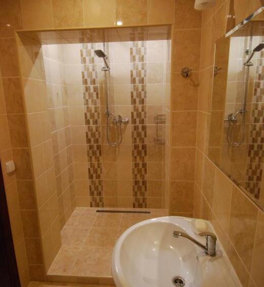 패밀리 룸, Ivanek Guest House