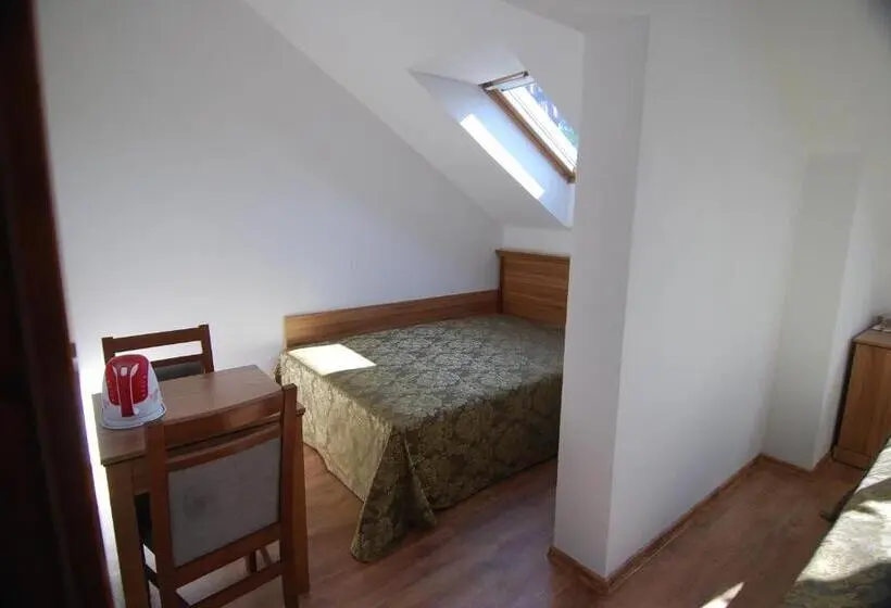 スタンダード4人部屋, Ivanek Guest House