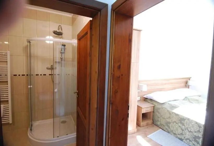 スタンダード4人部屋, Ivanek Guest House