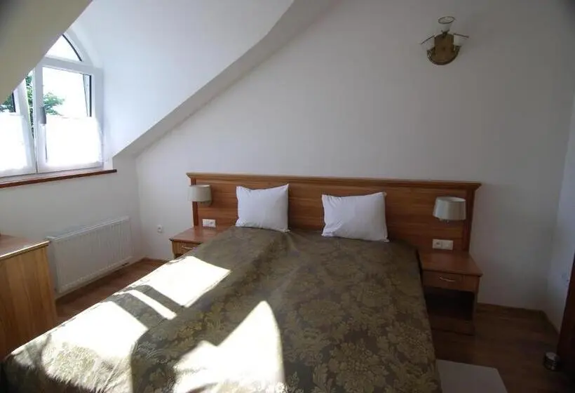 スタンダード4人部屋, Ivanek Guest House