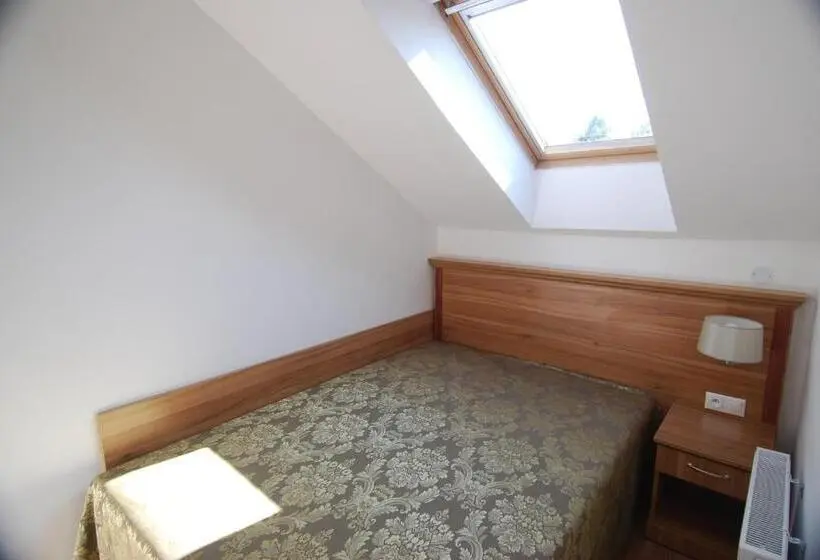 スタンダード4人部屋, Ivanek Guest House
