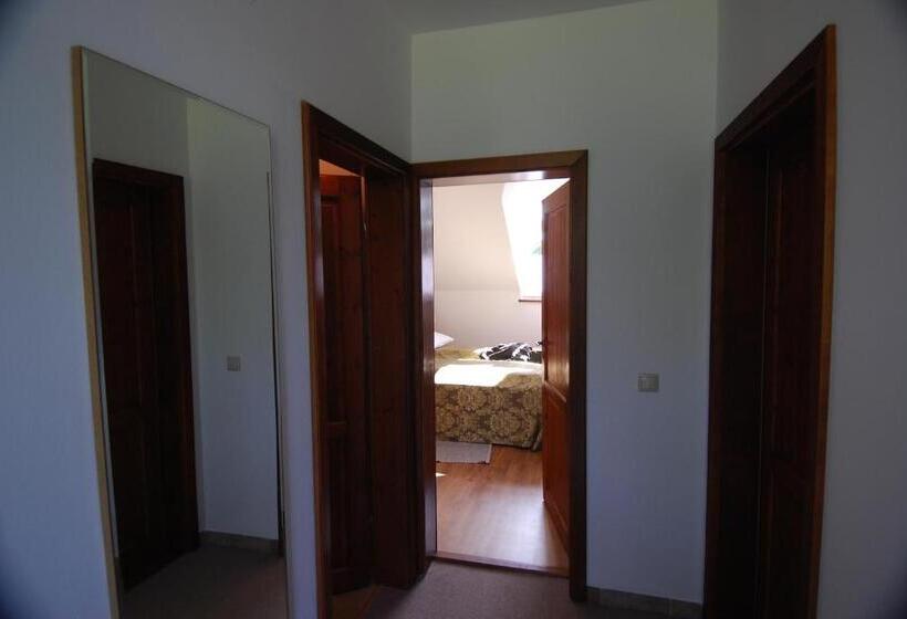 4인용 스탠다드 룸, Ivanek Guest House