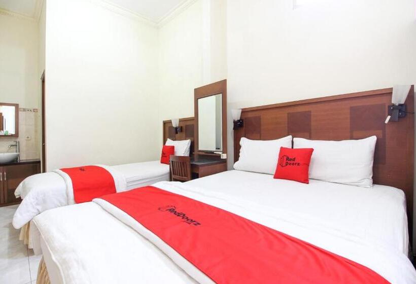 Семейный Номер, Reddoorz Plus @ Tegal Panggung