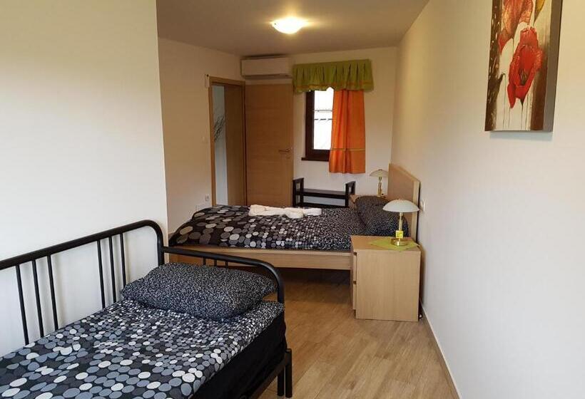 غرفة كلاسيكية ثلاثية, Rooms Tolminska Korita