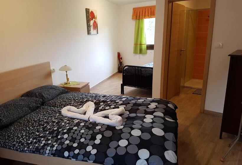 غرفة كلاسيكية ثلاثية, Rooms Tolminska Korita