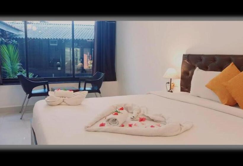 غرفة قياسية, Sal Riviera