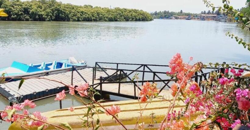 Люкс Вид на Реку, Sal Riviera