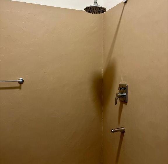 غرفة قياسية, Meritha