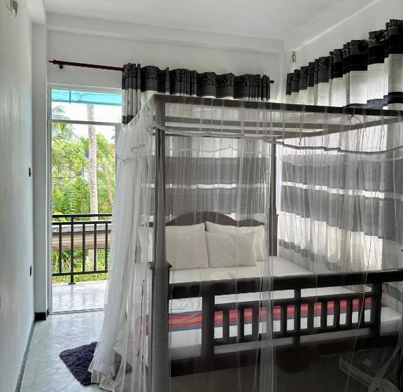 غرفة عائلية, Meritha