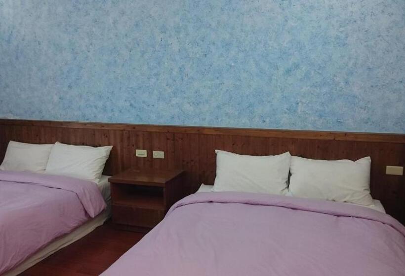 اتاق استاندارد چهارنفره با بالکن, Umin Chu Inn