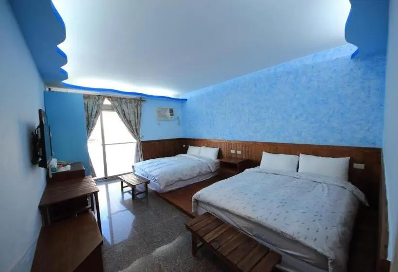 اتاق استاندارد چهارنفره با بالکن, Umin Chu Inn