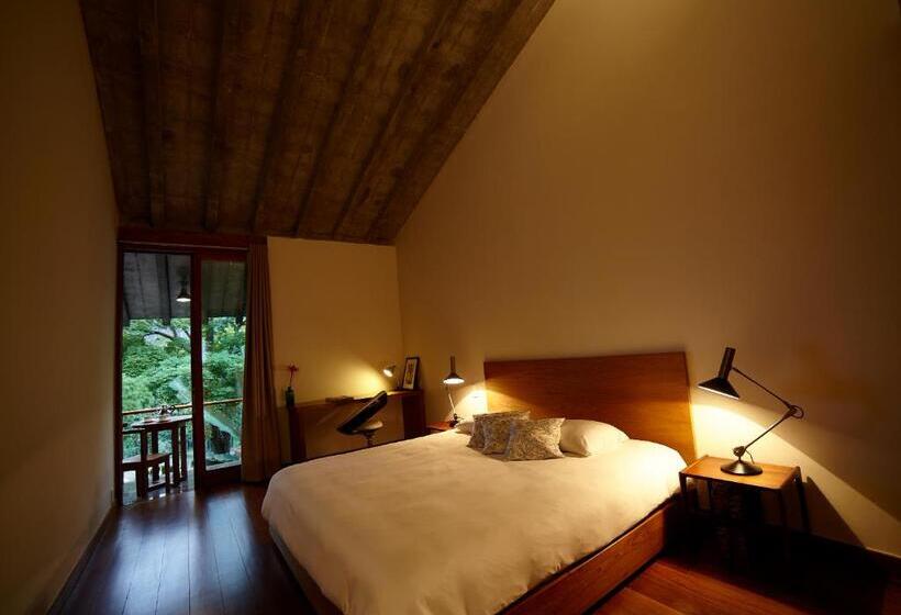 اتاق استاندارد با بالکن, Chez Georges