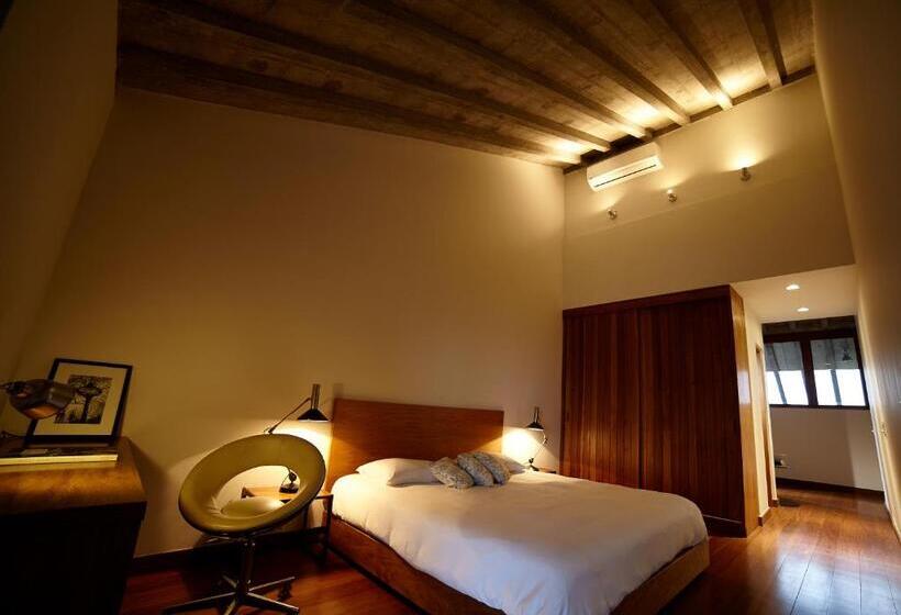 اتاق استاندارد با بالکن, Chez Georges