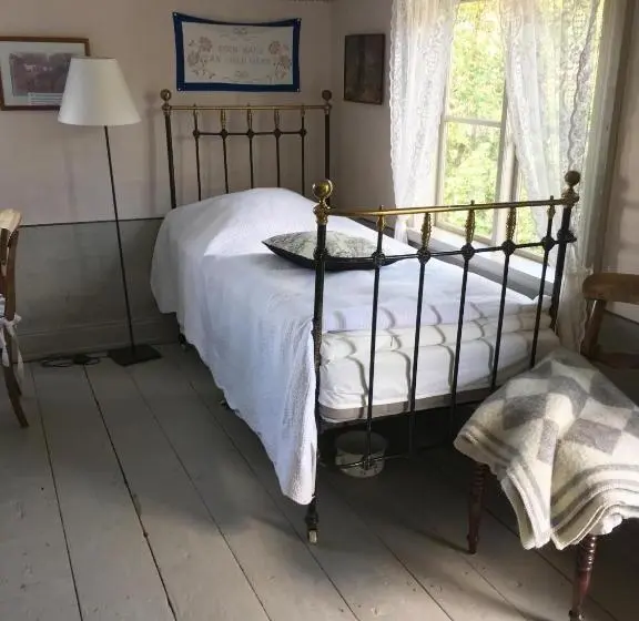 2 Sovrums Hus, Thorstorps Gård B&b