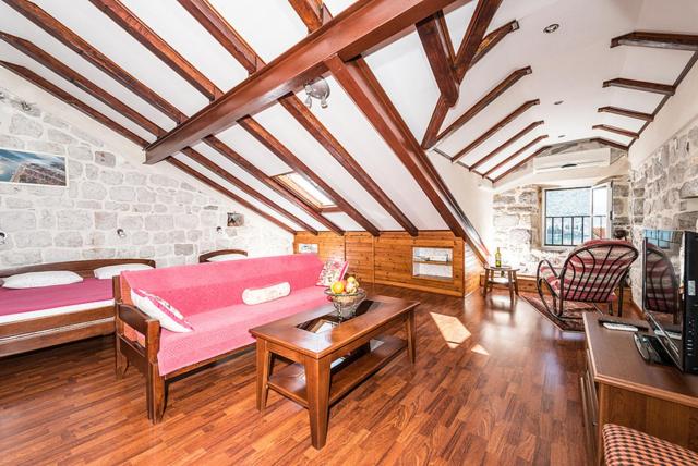 استودیوی استاندارد با چشمانداز دریا, Guest House Dragutinovic