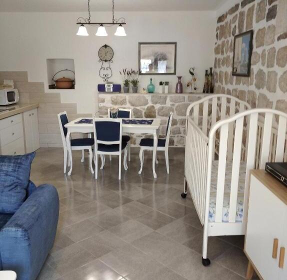 استودیو استاندارد با تخت کینگ, Guest House Dragutinovic