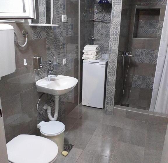 استودیو استاندارد با تخت کینگ, Guest House Dragutinovic