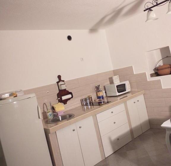 استودیو استاندارد با تخت کینگ, Guest House Dragutinovic
