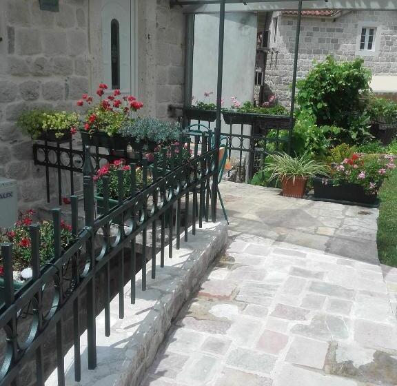 استودیوی استاندارد با چشمانداز دریا, Guest House Dragutinovic
