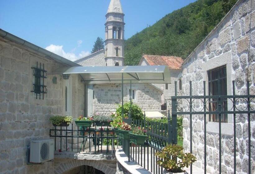 استودیوی استاندارد با چشمانداز دریا, Guest House Dragutinovic