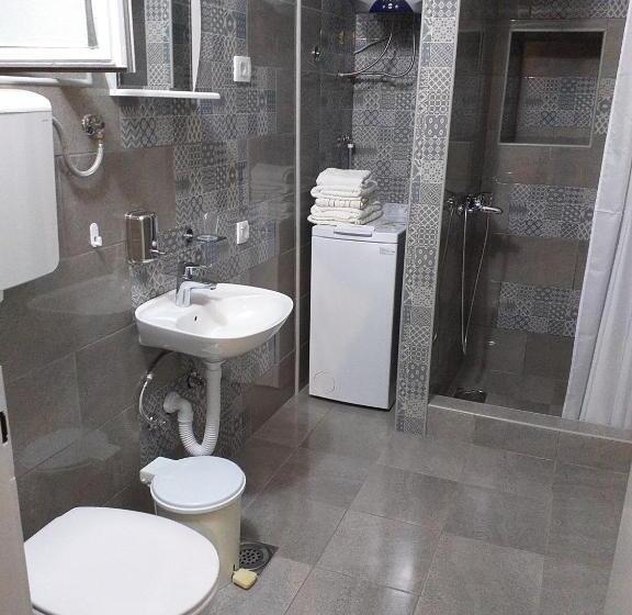 استودیو استاندارد با تخت کینگ, Guest House Dragutinovic