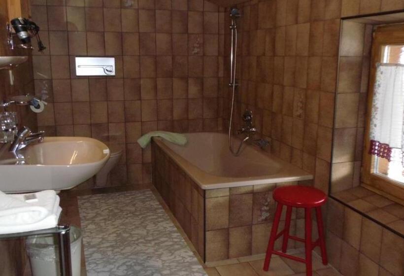 标准间带阳台, Landhaus Krinnenspitze